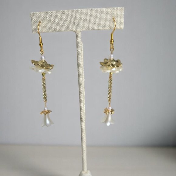 White Gold Flower Petal dangle earrings with  Trumpet flower drop - Picture 2 of 4